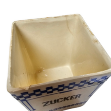 Afbeelding in Gallery-weergave laden, Nimy, Sarreguemines en Urbach Frères. Diverse huishoudpotten van aardewerk met kleine blauw-witte ruitjes