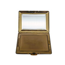 Load image into Gallery viewer, Poudrier, rouge à lèvres et pilulier coordonnés de la Maison Emrich, années 1940-1950