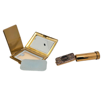 Load image into Gallery viewer, Poudrier, rouge à lèvres et pilulier coordonnés de la Maison Emrich, années 1940-1950