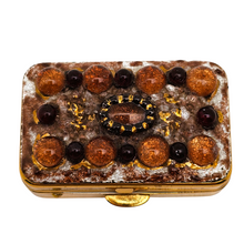 Load image into Gallery viewer, Poudrier, rouge à lèvres et pilulier coordonnés de la Maison Emrich, années 1940-1950