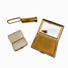 Load image into Gallery viewer, Poudrier, rouge à lèvres et pilulier coordonnés de la Maison Emrich, années 1940-1950