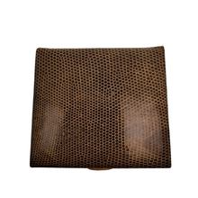 Afbeelding in Gallery-weergave laden, Poudrier vintage en imitation lézard, années 1950