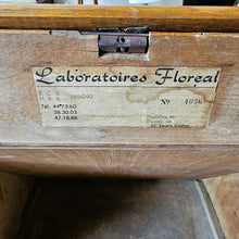 Charger l'image dans la galerie, Présentoir de comptoir publicitaire – Laboratoires Floréal Bruxelles, 1940-1950 Le Charme des Violettes - Brocante en ligne