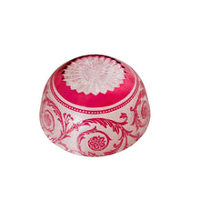 Charger l'image dans la galerie, Baccarat (attribué à) - Coupelle en cristal doublé rose gravé et dégagé à l'acide, circa 1900 Le Charme des Violettes - Brocante en ligne