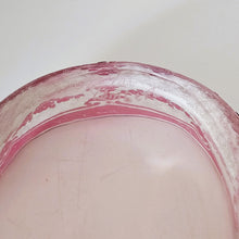 Load image into Gallery viewer, Val Saint-Lambert - Ravier en cristal doublé rose décor gravé à l'acide, estampillé, circa 1900 Le Charme des Violettes - Brocante en ligne