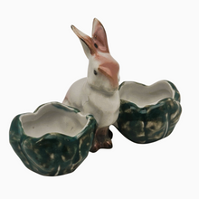 Afbeelding in Gallery-weergave laden, Saleron double en porcelaine – Lapin et choux – Esprit printanier, milieu XXè Le Charme des Violettes - Brocante en ligne