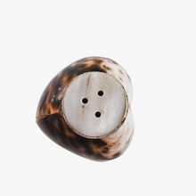Load image into Gallery viewer, Salière en coquillage et nacre, métal argenté, XXe