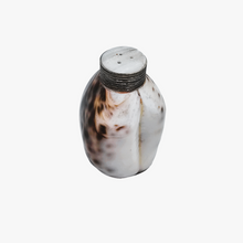 Load image into Gallery viewer, Salière en coquillage et nacre, métal argenté, XXe