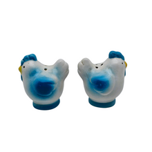 Charger l'image dans la galerie, Duo salière et poivrière en forme de poules en céramique vintage, années 1950-1970 Le Charme des Violettes - Brocante en ligne