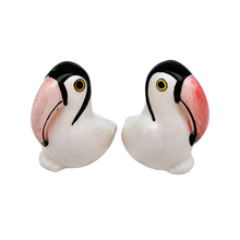 Charger l'image dans la galerie, Gabriel Fourmaintraux (attribué à), Salière et poivrière Toucans en faïence de Desvres, années 1930-1950
