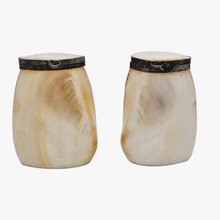 Load image into Gallery viewer, Paire de salière et poivrier en nacre  blanche et métal argenté, XXè siècle