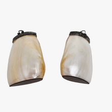 Load image into Gallery viewer, Paire de salière et poivrier en nacre  blanche et métal argenté, XXè siècle