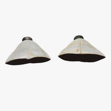 Load image into Gallery viewer, Paire de salière et poivrier en nacre blanche et métal argenté, XXe siècle