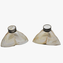 Load image into Gallery viewer, Paire de salière et poivrier en nacre blanche et métal argenté, XXe siècle