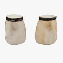 Load image into Gallery viewer, Paire de salière et poivrier en nacre  blanche et métal argenté, XXè siècle