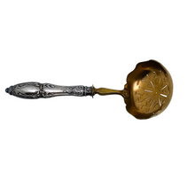 Afbeelding in Gallery-weergave laden, Cuiller saupoudreuse avec manche en argent fourré, décor Louis XV, début XXè