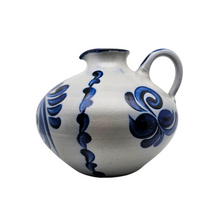 Load image into Gallery viewer, M. Schilz, grand pichet allemand vintage en grès gris et bleu cobalt émaillé, XXè