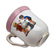 Load image into Gallery viewer, Charmant service pour bébé en porcelaine de Limoges – assiette chauffante et tasse – décor enfantin, années 1950 Le Charme des Violettes - Brocante en ligne