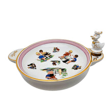 Load image into Gallery viewer, Charmant service pour bébé en porcelaine de Limoges – assiette chauffante et tasse – décor enfantin, années 1950 Le Charme des Violettes - Brocante en ligne