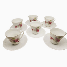 Afbeelding in Gallery-weergave laden, Suite de 6 tasses à café et sous-tasses vintage en porcelaine fleurie