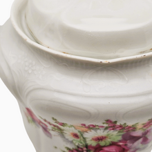 Charger l'image dans la galerie, Tête à tête en porcelaine fleurie et sa théière vintage, XXè