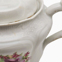 Charger l'image dans la galerie, Tête à tête en porcelaine fleurie et sa théière vintage, XXè