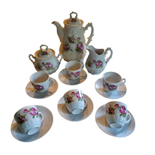 Afbeelding in Gallery-weergave laden, Compleet porseleinen koffieservies gedecoreerd met rozen