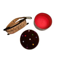 Load image into Gallery viewer, Set de couture et de broderie, années 1900-1950