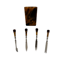 Charger l'image dans la galerie, Nécessaire de manucure de sac Art déco en bakélite et métal marqué D.R.G.M., Allemagne, années 1920–1930 Le Charme des Violettes - Brocante en ligne