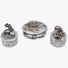 Load image into Gallery viewer, Silver Scenes, Suite de 3 petites boîtes anglaises vintage en étain plaqué argent, années 1980