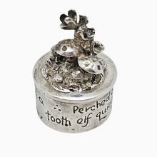 Load image into Gallery viewer, Silver Scenes, Suite de 3 petites boîtes anglaises vintage en étain plaqué argent, années 1980