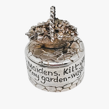 Load image into Gallery viewer, Silver Scenes, Suite de 3 petites boîtes anglaises vintage en étain plaqué argent, années 1980