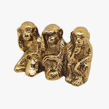 Load image into Gallery viewer, Figurine en laiton représentant les trois singes de la sagesse, XXè siècle