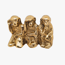 Load image into Gallery viewer, Figurine en laiton représentant les trois singes de la sagesse, XXè siècle