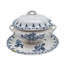 Charger l'image dans la galerie, Sarreguemines - décor Flore, Petite soupière de poupée en faïence, début XXe siècle Le Charme des Violettes - Brocante en ligne