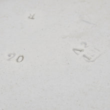 Load image into Gallery viewer, Sous-plat Art nouveau en céramique à décor floral, vers 1910 Le Charme des Violettes - Brocante en ligne