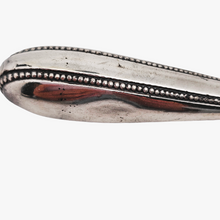 Load image into Gallery viewer, Sceau à cacheter ancien en métal argenté, décor Louis XVI, début XXè