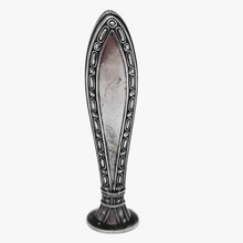 Load image into Gallery viewer, Sceau à cacheter ancien en argent 800, décor Louis XVI, début XXè
