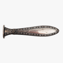 Load image into Gallery viewer, Sceau à cacheter ancien en argent 800, décor Louis XVI, début XXè