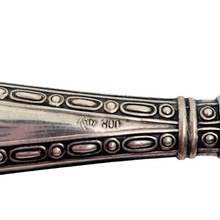 Load image into Gallery viewer, Sceau à cacheter ancien en argent 800, décor Louis XVI, début XXè