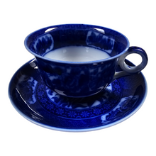 Charger l'image dans la galerie, Petrus Regout, Maastricht, fin XIXème. Tasse à soupe et sous-tasse en porcelaine.