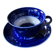 Charger l'image dans la galerie, Petrus Regout, Maastricht, fin XIXème. Tasse à soupe et sous-tasse en porcelaine.