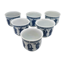Load image into Gallery viewer, Suite de 6 petites tasses à thé chinoises en porcelaine bleu et blanc – décor de personnages, années 1970 Le Charme des Violettes - Brocante en ligne