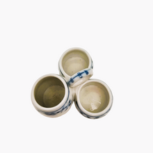 Charger l'image dans la galerie, Tournai, décor à l'immortel de Saxe. Serviteur ancien en porcelaine pour sel, poivre et moutarde