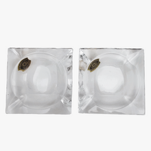 Charger l'image dans la galerie, Val Saint Lambert. Paire de petits cendriers en cristal taillé vintage