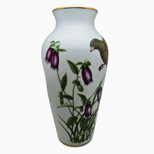 Load image into Gallery viewer, Franklin Porcelain, Vase en porcelaine fine à décor d'oiseau signé Ryu, Edition limitée 1981