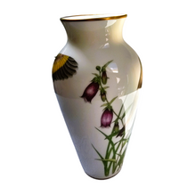 Load image into Gallery viewer, Franklin Porcelain, Vase en porcelaine fine à décor d'oiseau signé Ryu, Edition limitée 1981