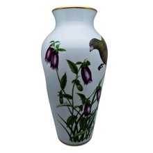 Load image into Gallery viewer, Franklin Porcelain, Vase en porcelaine fine à décor d'oiseau signé Ryu, Edition limitée 1981