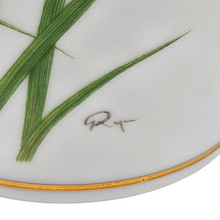 Load image into Gallery viewer, Franklin Porcelain, Vase en porcelaine fine à décor d'oiseau signé Ryu, Edition limitée 1981