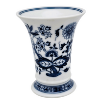 Load image into Gallery viewer, Vase en porcelaine Hutschenreuther au décor “Zwiebelmuster” – Allemagne, vers 1960–1980 Le Charme des Violettes - Brocante en ligne